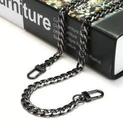 Chaine De Sac Noire Et Brillante En Métal