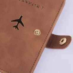 Étui Passeport En Cuir Doux Motif Avion Doré -Bagage Soldes etui passeport cuir doux motif avion dore3