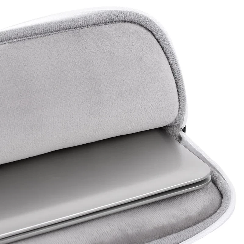 Pochette Ordinateur Blanche Avec Motifs Léopards 2 Pochette Ordinateur Blanche Avec Motifs Léopards – Image 2