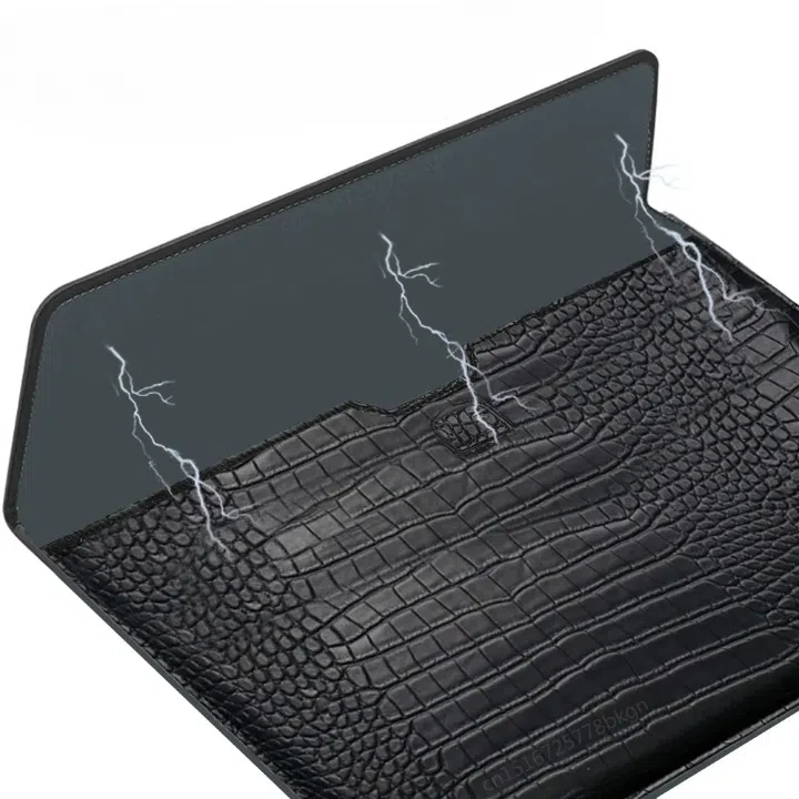 Pochette Ordinateur Noire Effet Crocodile 3 Pochette Ordinateur Noire Effet Crocodile – Image 3